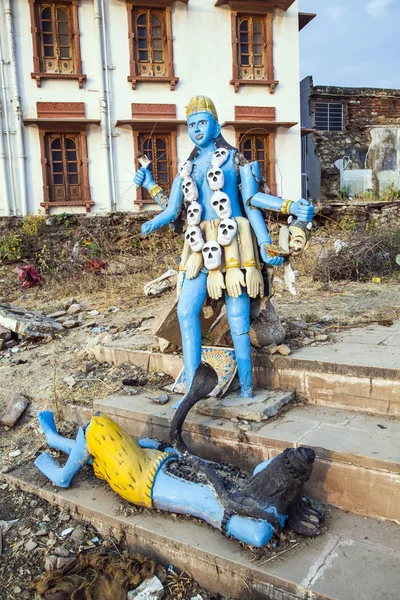 Statua di shiva variopinta al lago di puskhar — Foto Stock
