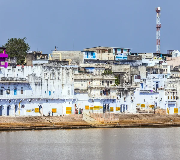 Vista do lugar sagrado sagrado para a cidade de Hindus Pushkar — Fotografia de Stock