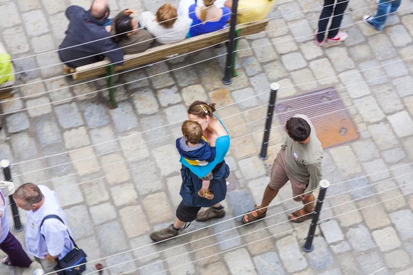 Persone in coda per visitare il castello Neuschwanstein — Foto Stock