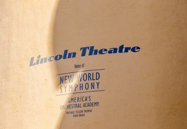 Lincoln tiyatro tabelaya housewall miami Beach