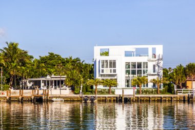 lüks evler Miami kanalında