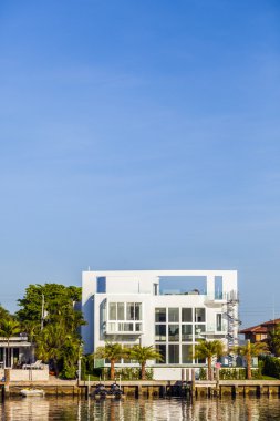 lüks evler Miami kanalında