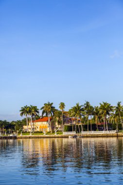lüks evler Miami kanalında