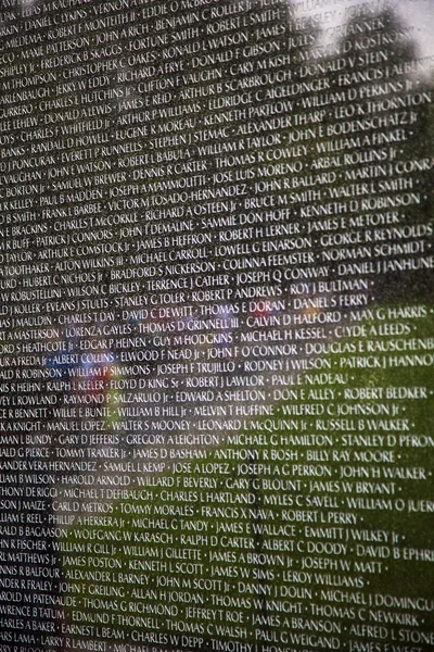 Names of Vietnam war casualties at Veterans Memorial — Stock Photo, Image