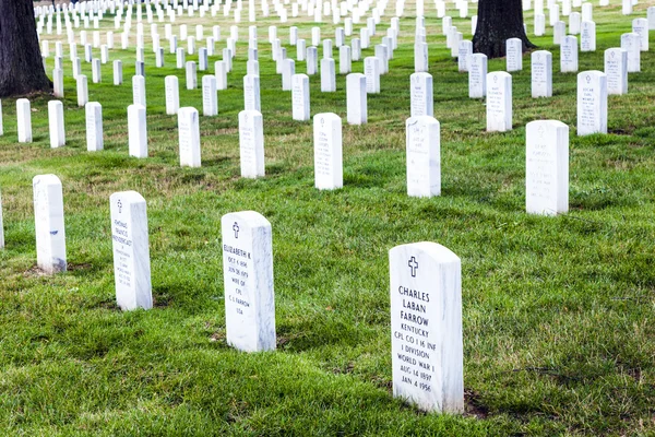 Grafstenen op de begraafplaats arlington national cemetery — Stockfoto