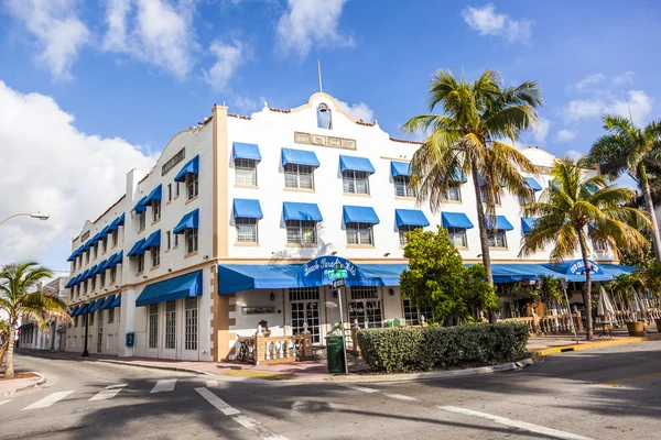 Schöne häuser im art deco-stil im süden miami — Stockfoto