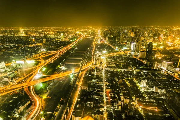 Bekijken over de skyline van bangkok per nacht — Stockfoto