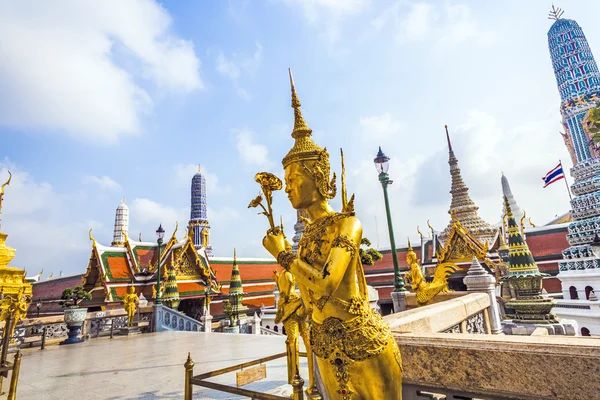 A kinaree, a mythology figure, is watching the temple in the Gra — Stock Photo, Image