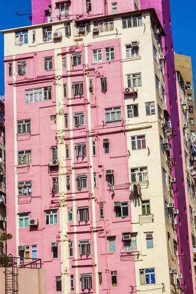 Facade of houses downtown Kowloon with appartments and air condi — Stock Photo, Image