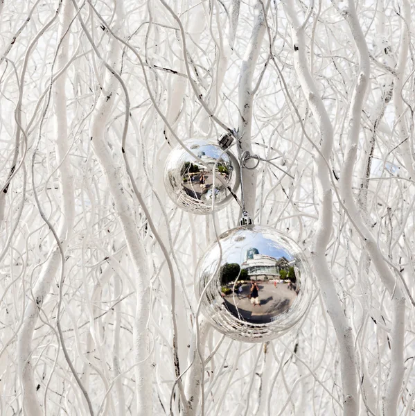 Family is mirroring in Christmas tree balls — Stock Photo, Image