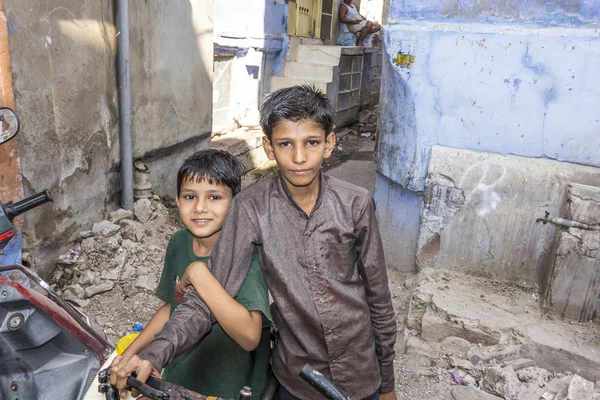 Indyjski nastoletnich chłopców jak pozować — Zdjęcie stockowe