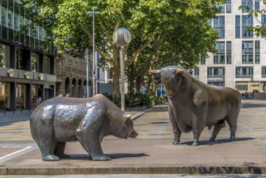 frankfurt Borsası, ayı ve boğa heykelleri