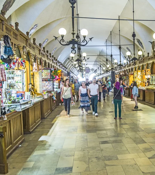 Tourists shop in Sukiennice Cloth Hal — Stock Photo, Image