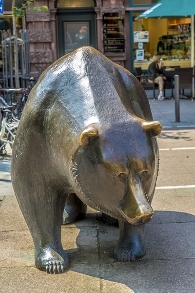 Býčí a medvědí sochy na frankfurtské burze — Stock fotografie