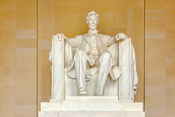 Standbeeld van abraham lincoln op het lincoln memorial — Stockfoto