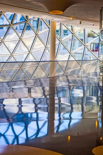 Glas binnen het myzeil center in frankfurt — Stockfoto