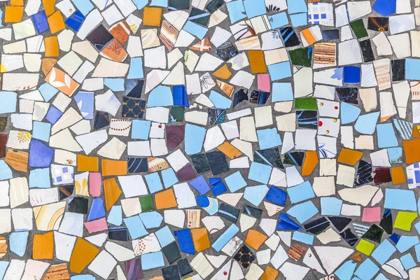 Broken tiles are reused for a floor — Stock Photo, Image