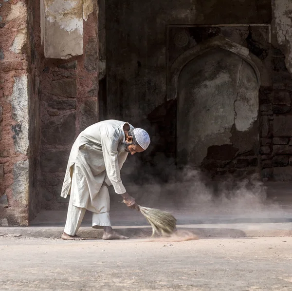 Les gens travaillent à la tombe de Humayun — Photo