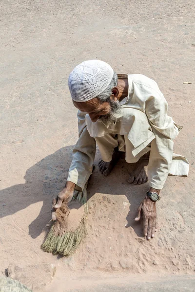 Människor arbetar på Humajuns grav — Stockfoto