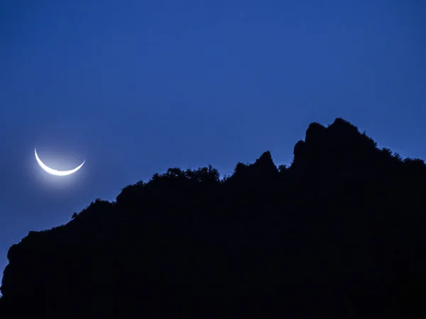 Night at antisana Vocano with moon and rainforest — Stock Photo, Image