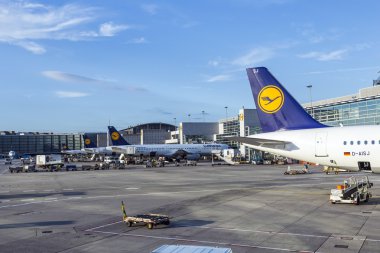 Lufthansa uçağı ayakta terminal 1