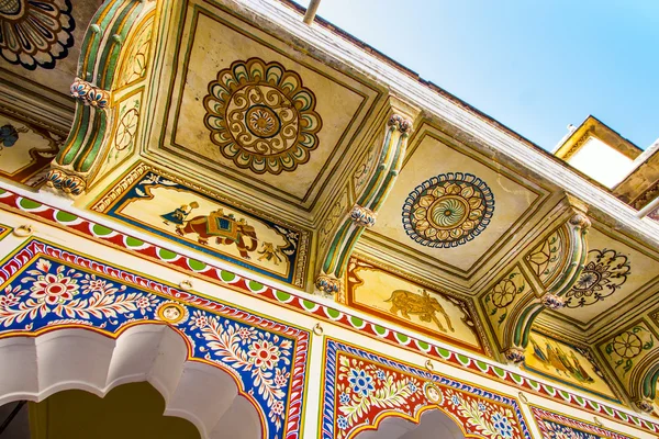 Schöne alte haveli in mandawa, rajasthan, indien — Stockfoto