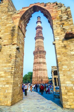 Qutub minar kule ya da qutb minar, TH en yüksek tuğla Minare