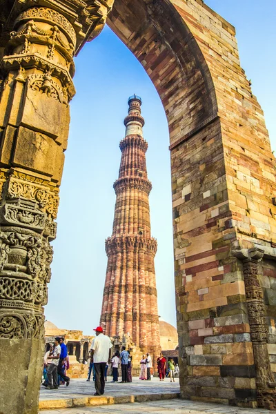 Qutub minar tower eller qutb minar, tegel högsta minareten i th — Stockfoto