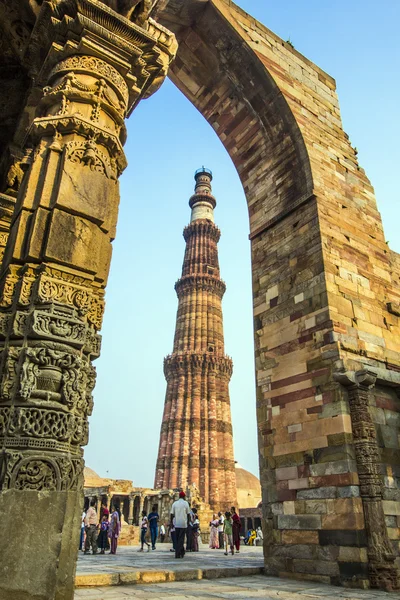 Qutub Minar Tower o Qutb Minar, el minarete de ladrillo más alto en th —  Fotos de Stock