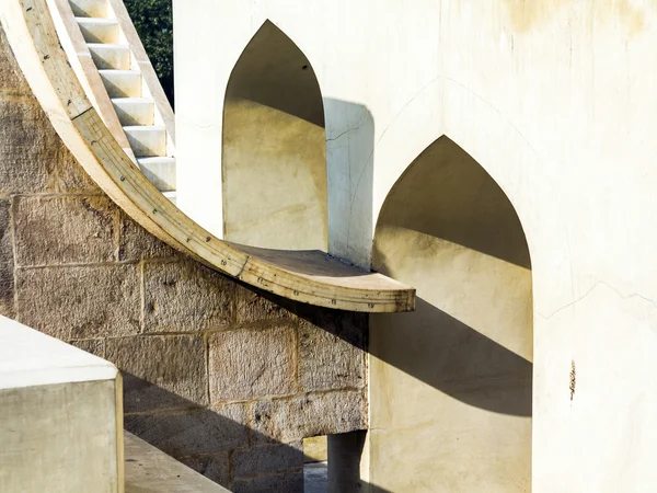 Instrumento astronómico no observatório Jantar Mantar — Fotografia de Stock