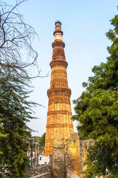 Qutub Minar Tower o Qutb Minar, el minarete de ladrillo más alto en th — Foto de Stock