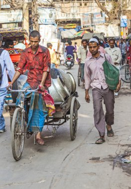 dolaşmak rickshaws, sokaklarda kargo yük