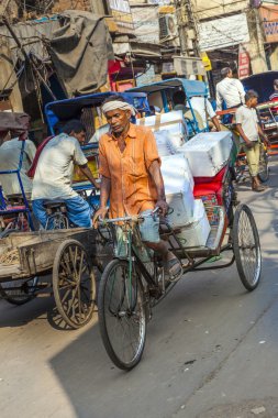 dolaşmak rickshaws, sokaklarda kargo yük
