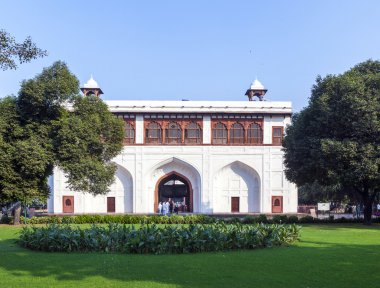 insanlar Delhi kırmızı kale ziyaret edin.