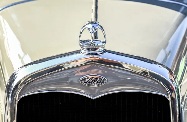 Ford znak na spotkaniu oldtimer — Zdjęcie stockowe