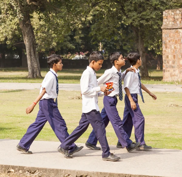 Visite scolastiche alla tomba di Humayun a Delhi — Foto Stock