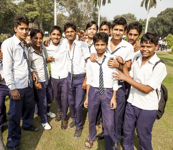 Schulklasse besucht Humayuns Grab in Delhi — Stockfoto