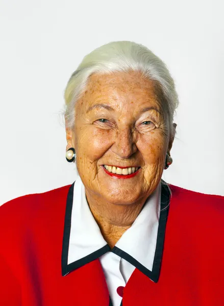 Retrato de mujer mayor atractiva sonriente —  Fotos de Stock