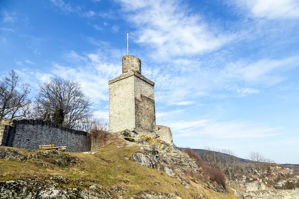 Oude Falkenstein/Harz kasteel onder heldere blauwe hemel — Stockfoto