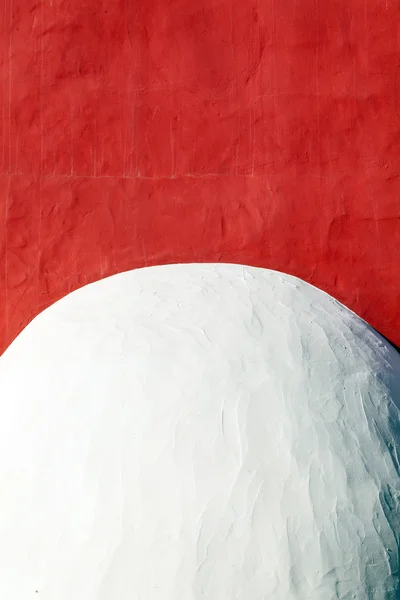 Rode gevel met witte kleuren op een schoorsteen — Stockfoto