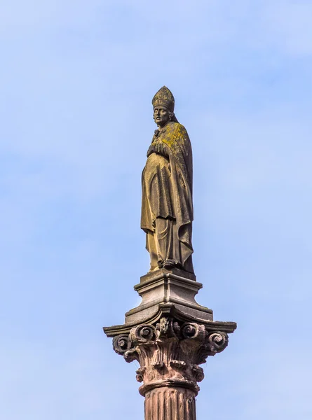 Statue des Bischofs in Freiburg — Stockfoto