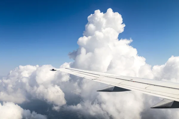 Uçak kanadı güzel görünümü — Stok fotoğraf