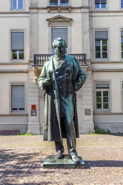 Statue von robert wilhelm bunsen in heidelberg — Stockfoto