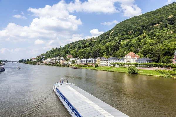 Buque de carga en el río Neckar — Foto de Stock