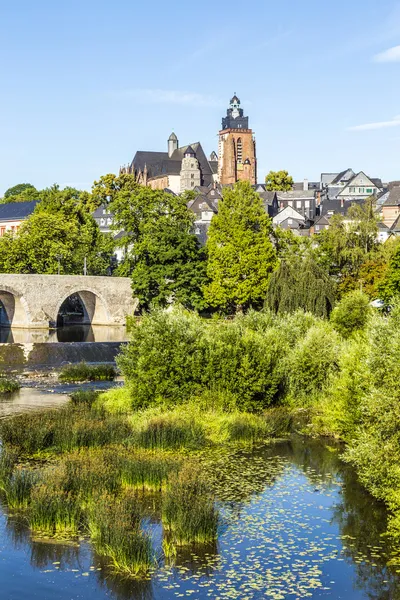 Viejo puente de Lahn y vista a la cúpula de Wetzlar — Foto de Stock