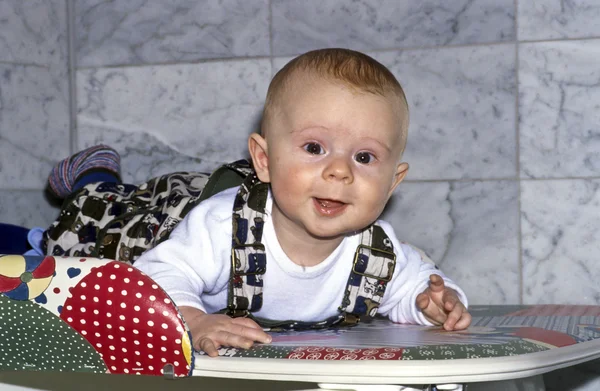 Sonriente bebé en el baño —  Fotos de Stock