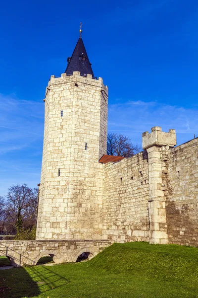 Wieża starego muru miejskiego w Muehlheim — Zdjęcie stockowe