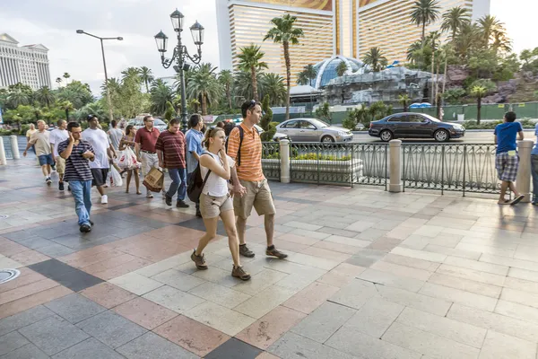 Pedestrians in downtown  in Las Vegas — Stock Photo, Image