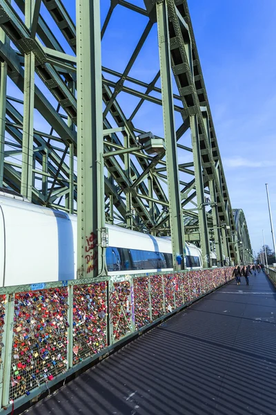 Lockers at the Hohenzollern bridge symbolize  love forever — Stock Photo, Image