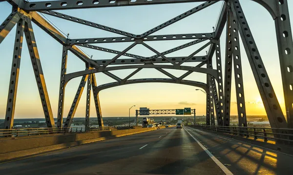Вид на мост Батон-Руж на автостраде 10 над мисс — стоковое фото